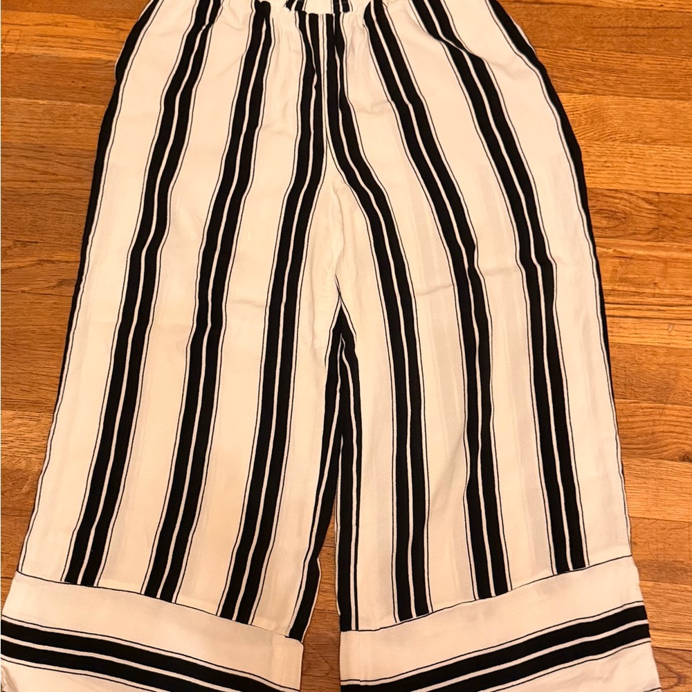 Express Women's Black & White Striped Wide-Leg Pants